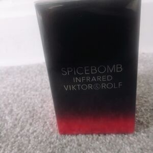 Viktor & Rolf Spicebomb Infrared in Black and Red